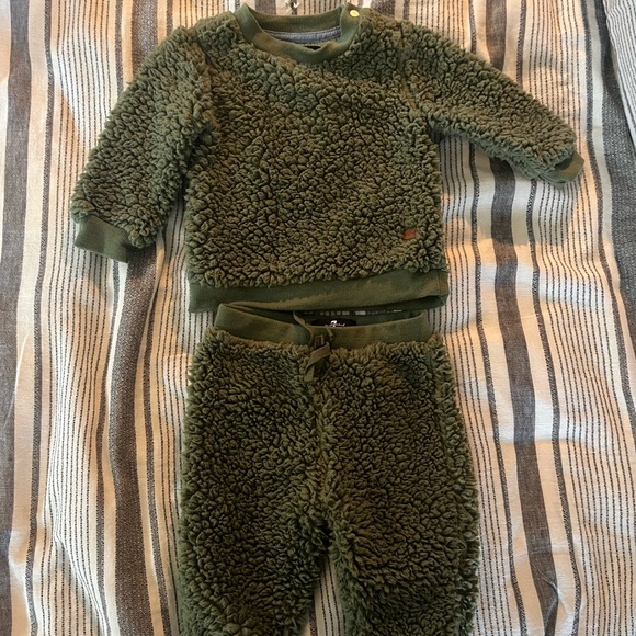 7 For All Mankind Fleece Outfit - Picture 3 of 3